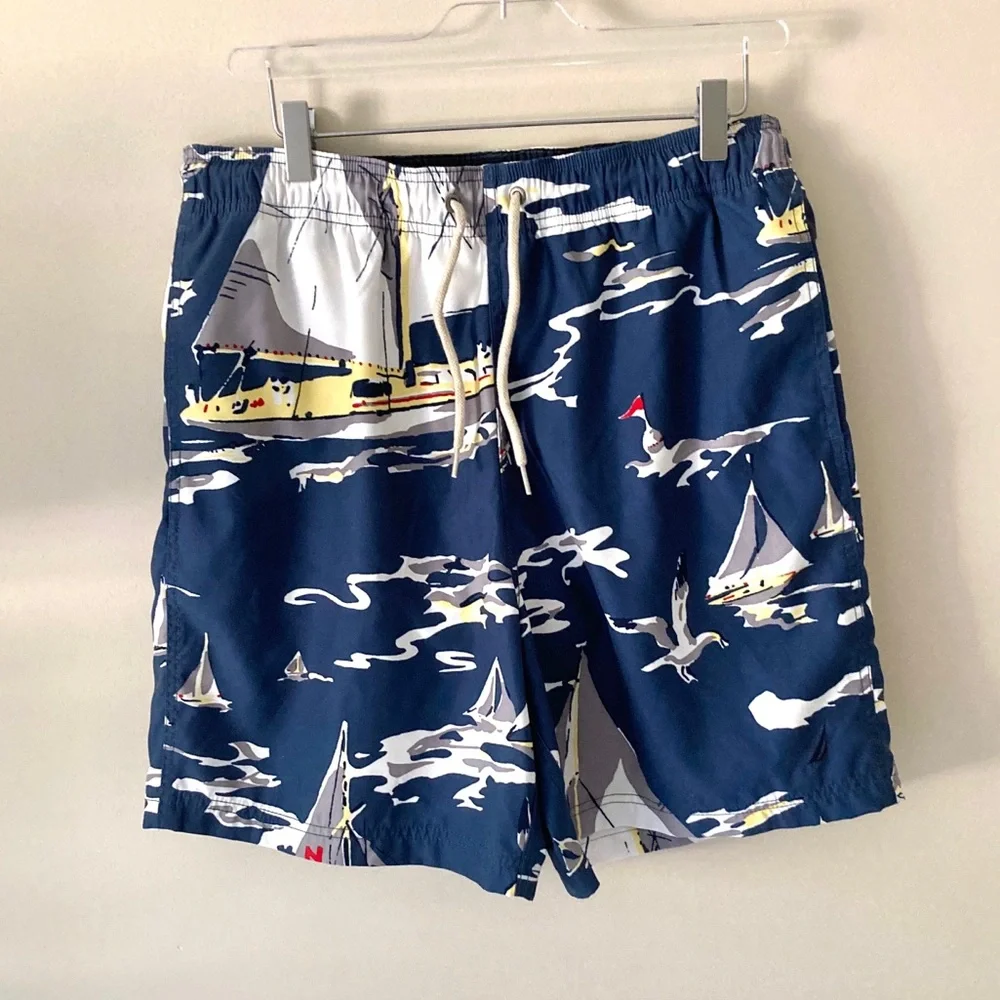 Nautica Men’s sailboat print swim trunks size M
